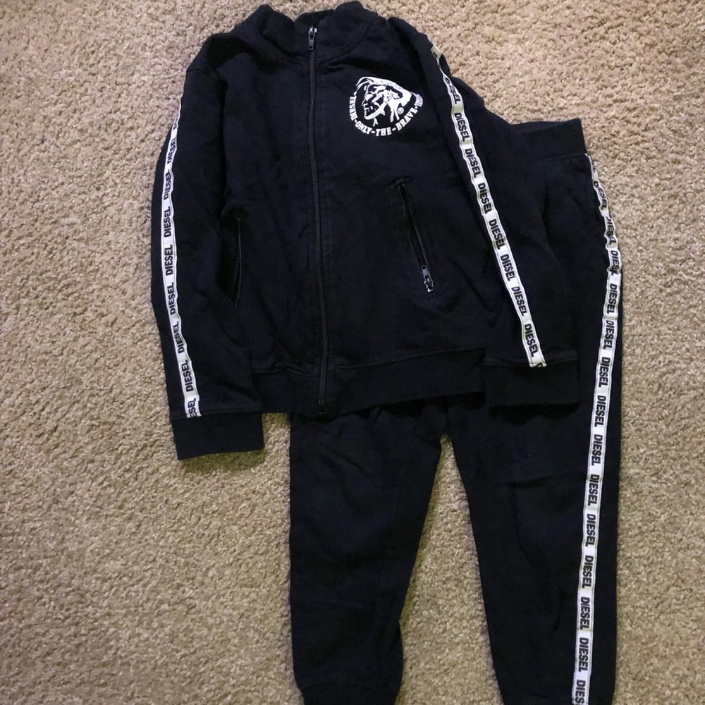 2-piece jogging suit size 6